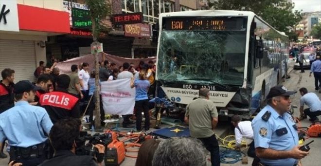 Otobüs durağa daldı 12 ölü