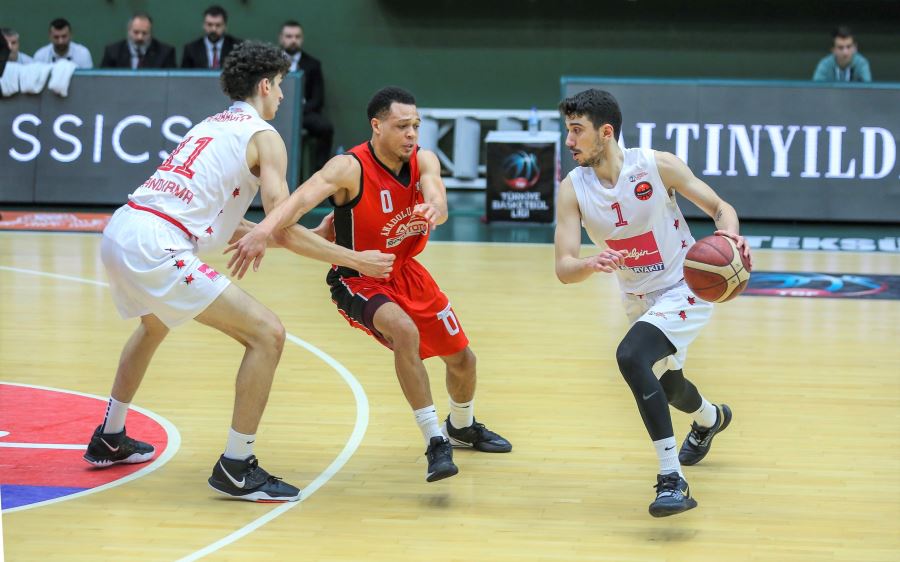 Kırmızı, Anadolu Basket’i 90-71 mağlup  etti.