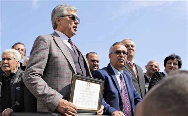 Edremit´in yeni Başkanı Hasan Arslan mazbatasını aldı
