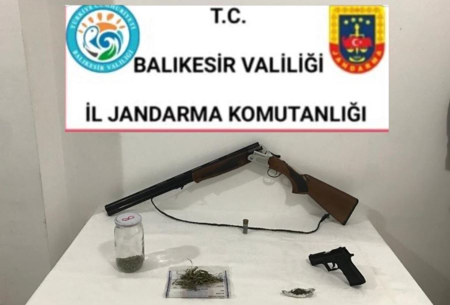 Manyas Jandarması uyuşturucu yakaladı.