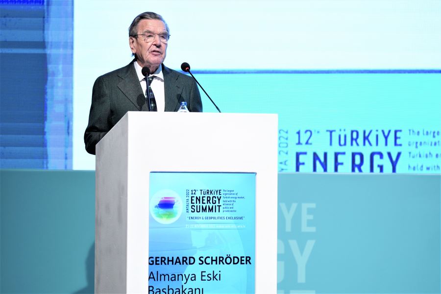 Schröder, “Enerji fiyatlarına fren şart”