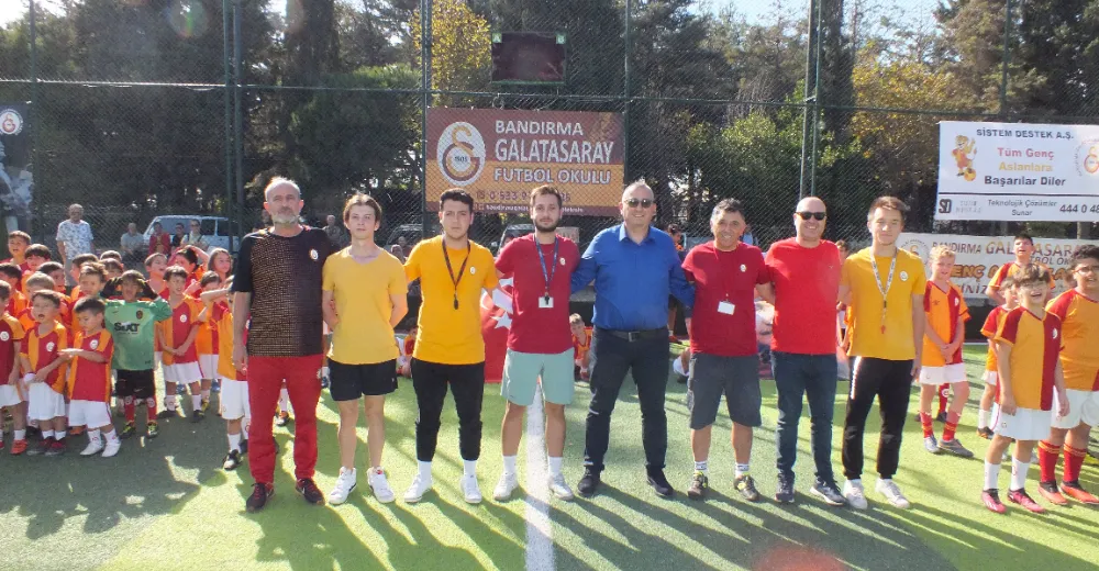 Galatasaray Futbol Okulu’nda cumhuriyet kutlaması