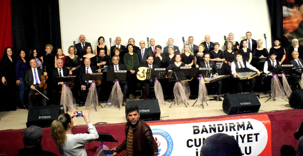 Şef Vedat Sevkal yönetiminde Nevakâr TSM Topluluğu 2 YY. Yıl Konseri