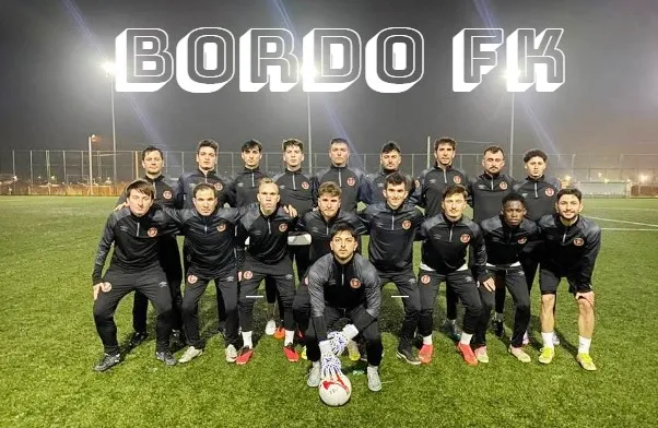 Bordo FK Sahaya Çıkıyor.