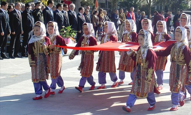Gönen´de coşkulu kutlama