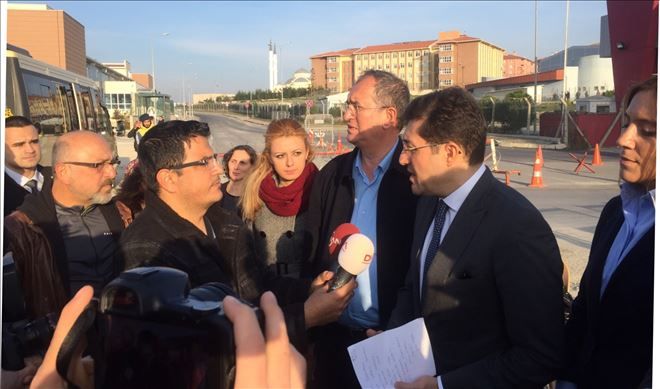 Sertel tutuklu meslektaşlarını ziyaret etti