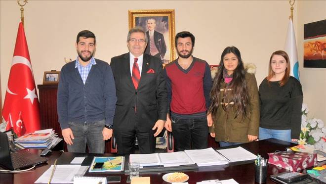 AŞKAN DURSUN MİRZA ÜNİVERSİTE ÖĞRENCİLERİNİN YANINDA