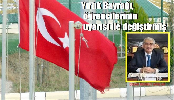 Bu kez yırtık Bayrakla gündemde.