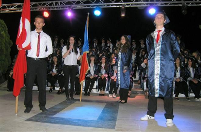Gönen Anadolu  lisesi 15. dönem mezunlarını verdi