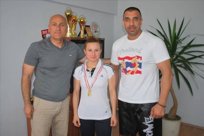 Kick boks´çulardan spor müdürlüğü ziyareti 