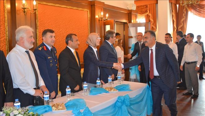 Bayram programına yoğun ilgi