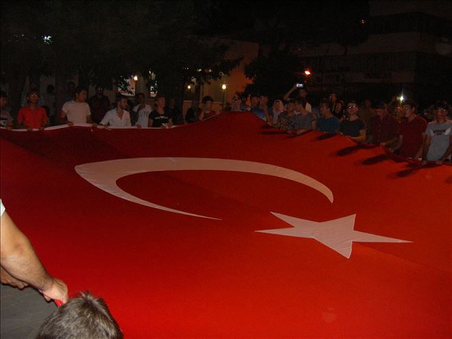 Gönen sokağa taştı