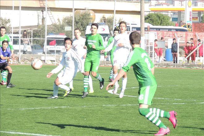 U-17 zirvesinde yine eşitlik bozulmadı.