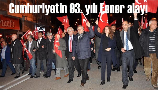 Bandırma, fener alayında kol kola