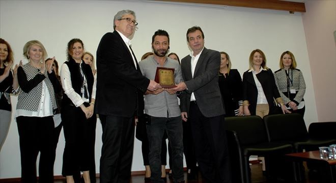 Salona sığmadı.