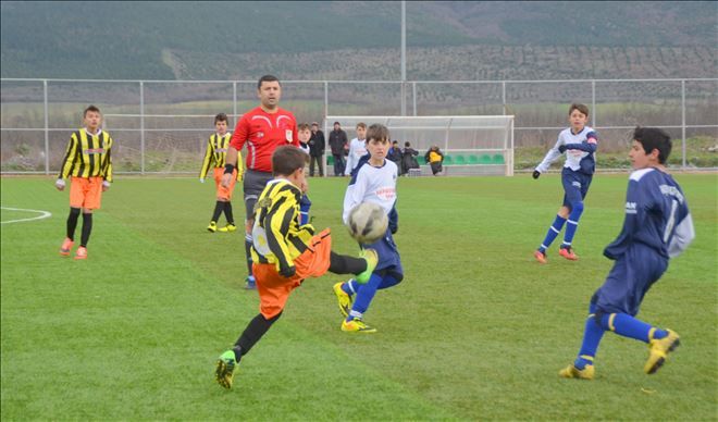 Maça çıkmayan 2 takım hükmen yenik sayıldı.