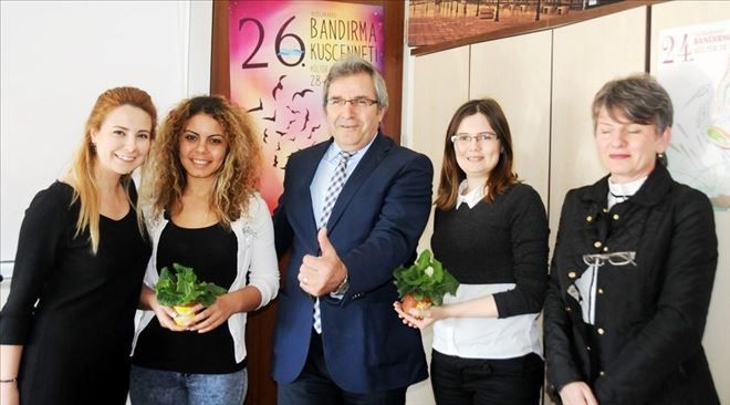  MİRZA´DAN ÇİÇEKLİ KUTLAMA