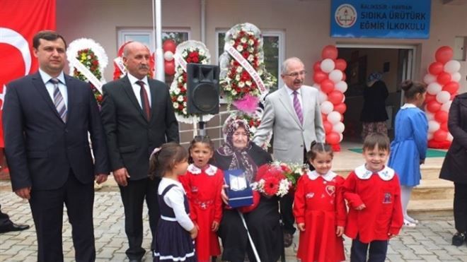 Hayır için okul yaptırdı.