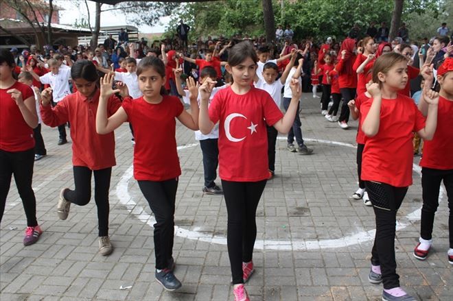 Manyas´ta, 23. Nisan ulusal egemenlik ve çocuk bayramı kutlandı.