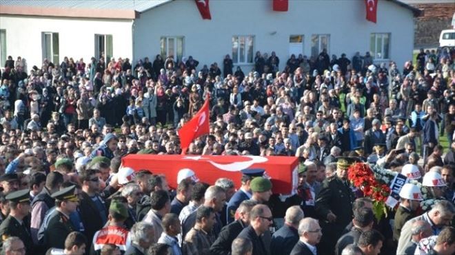 Şehit Astsubay Toprağa Verildi