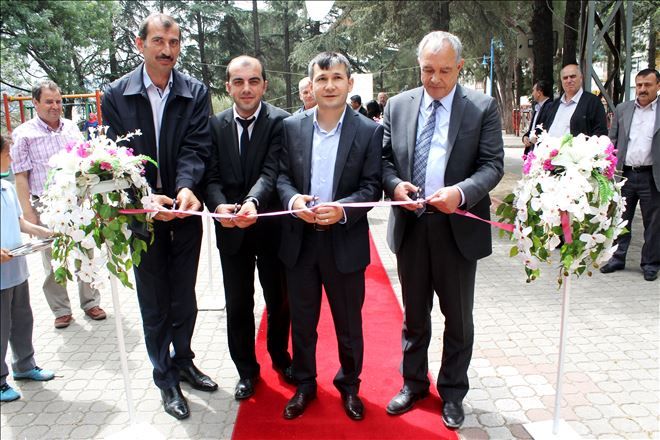 Öğrencilerden hayallerim çizgilerde saklı resim ve tasarım sergisi.