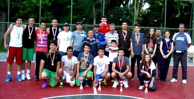 Gönen´de, sokak basketbolu