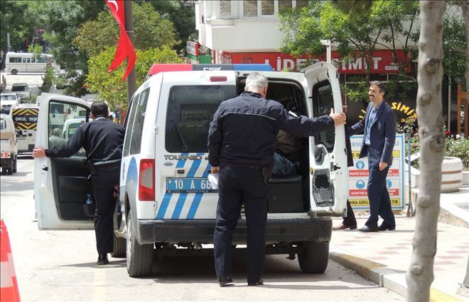 Alıcı kılığındaki polise silah satmak istediler!