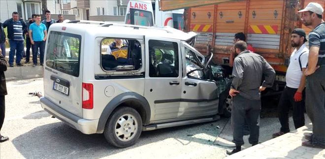 Azrail yol kenarına park etti.