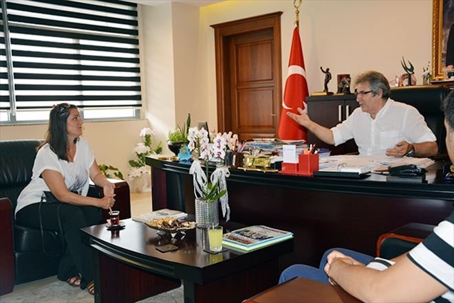 Halkı dinledi.