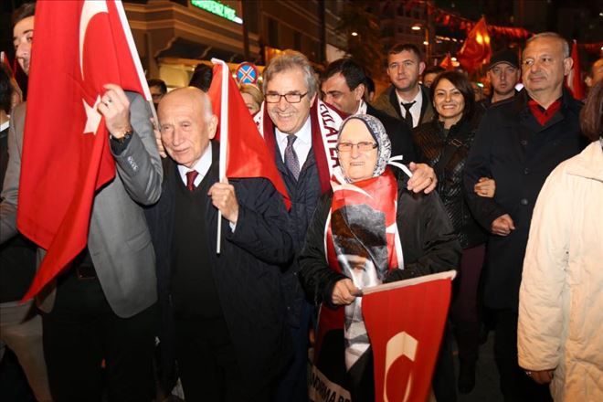Bayrağını kapan koştu