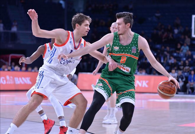 BANVİT ANADOLU EFES´İ FARKLI MAĞLUP ETTİ