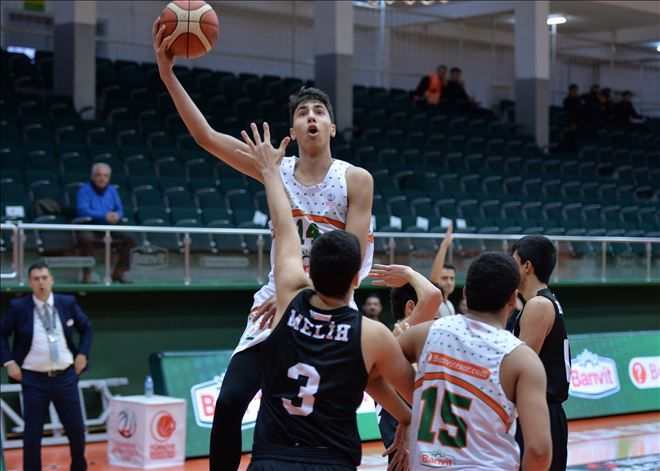 Banvit´in gençleri Sakarya bşb. basketbolu farklı mağlup etti!