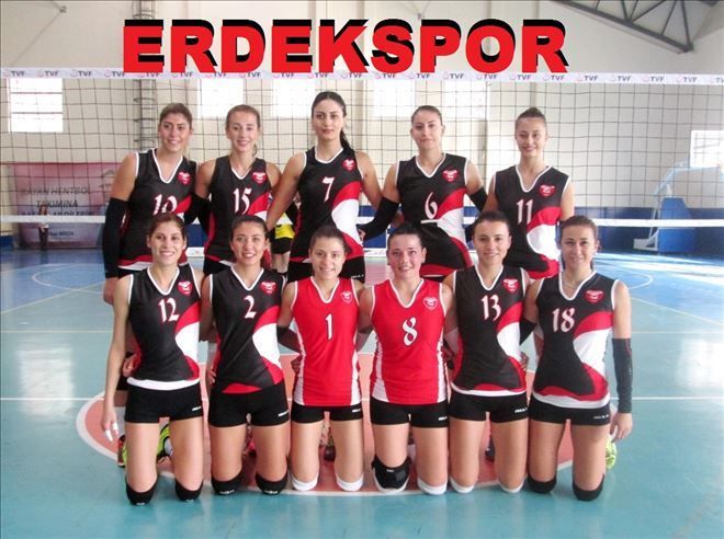 Erdekspor´un bayan voleybolcuları, Büyükçekmece Akademi önünde