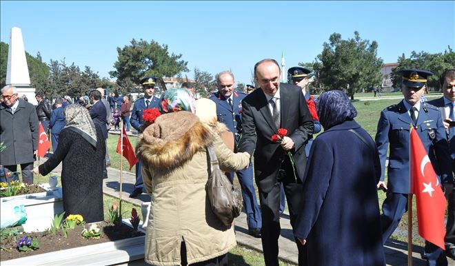 Şehitlikte duygusal anma