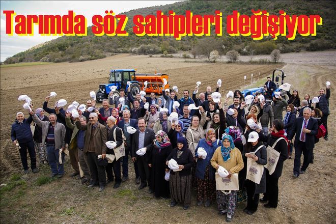 Kadın çiftçiler sertifikalarını aldı.