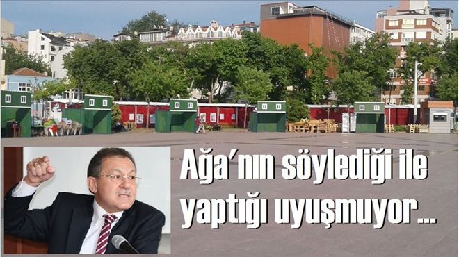Ağa, oval meydana kuruldu.