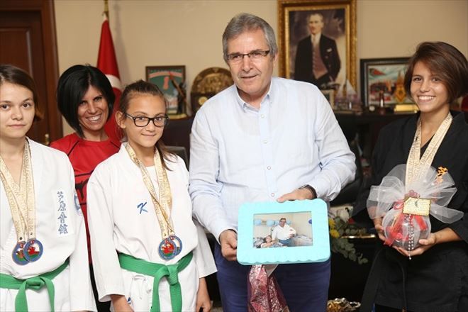 AKADEMİ DÖVÜŞ SANATLARI KULÜBÜNDEN BAŞKAN MİRZA´YA ZİYARET