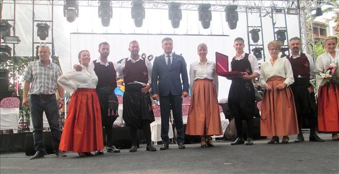 Komşu coştu