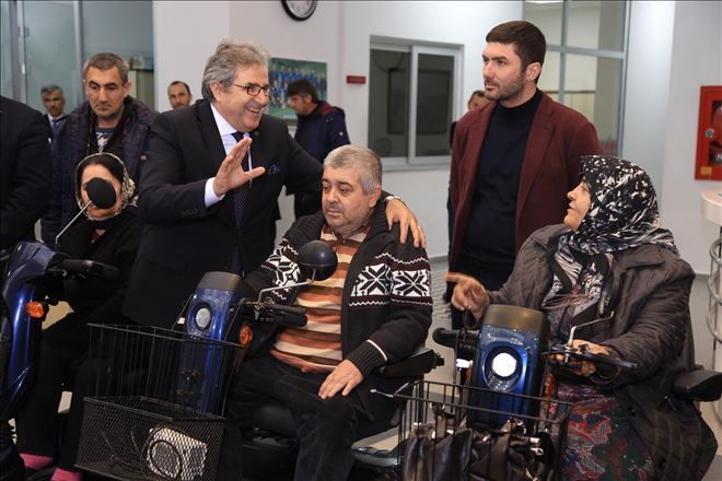 Engelli arabaları teslim edildi.