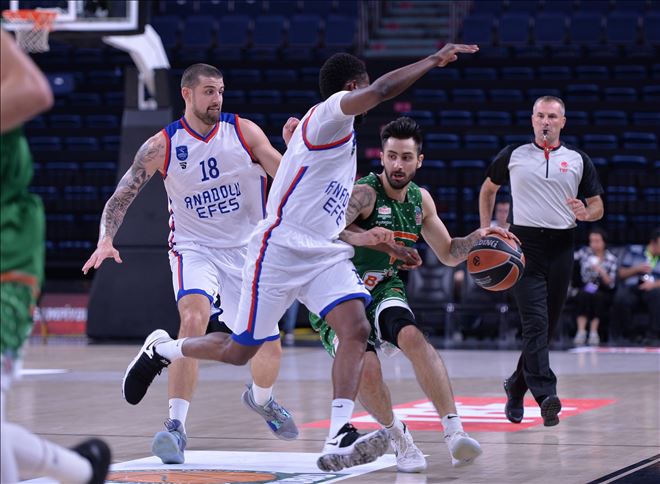 BANVİT  TARAFTARI ÖNÜNDE ANADOLU EFES MAÇINI KAZANMAK İSTİYOR