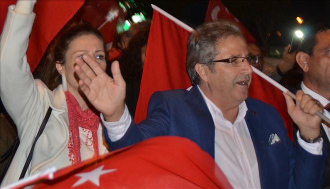 Bayrağını kapan koştu