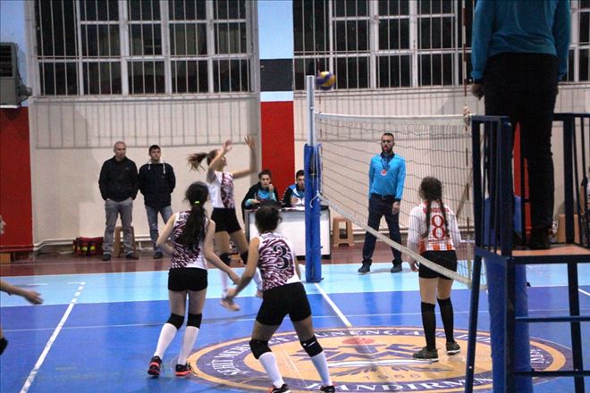 Bandırmasporlu kızlar voleybolda rakip tanımıyor