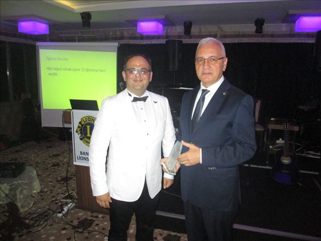 Reha İnce´ye plaket