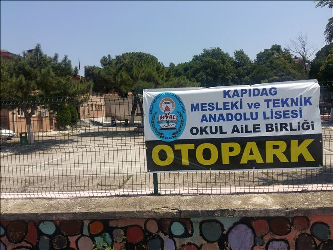 Okul bahçeleri otoparka açıldı.