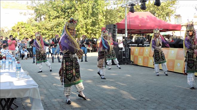 Halk Dansları ve TSM korosu sahne aldı