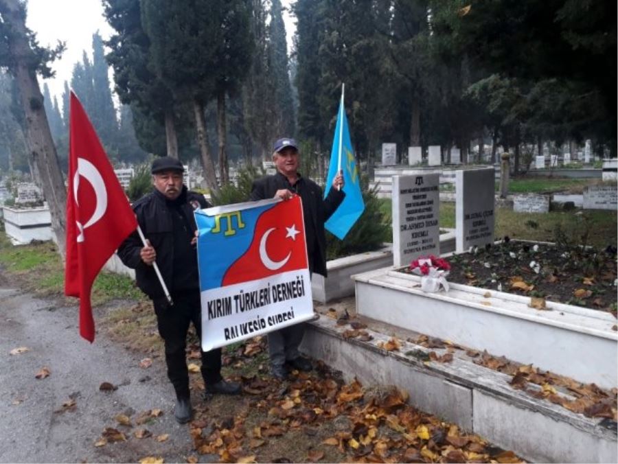 Eski Bakan Kırımlı kabri başında anıldı