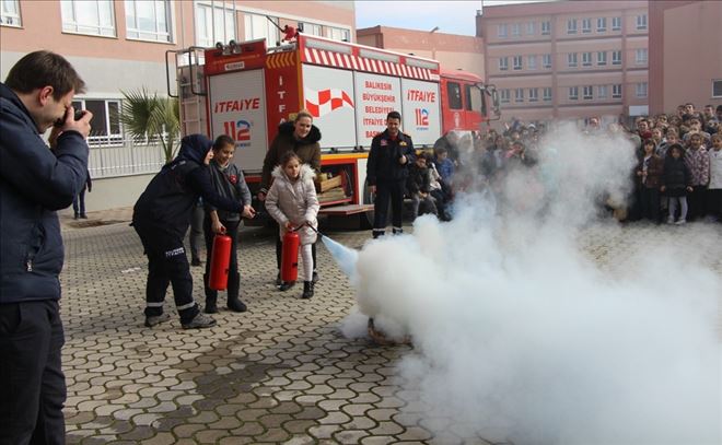 Okulda tahliye ve söndürme tatbikatı