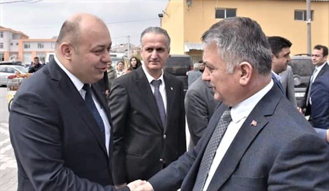 Ayağının tozu ile Vali´yi karşıladı