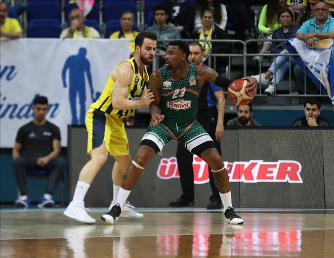 Banvit, Fener´i söndürdü 70-78