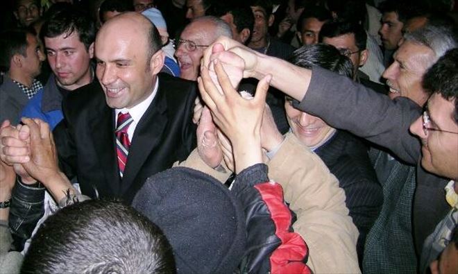 Sevenleri kent girişinde karşılayacak